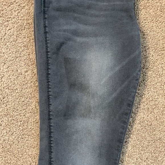 Democracy Freedom Ankle Skimmer jeans good cond 2.75 inch split on ankles - Picture 3 of 10